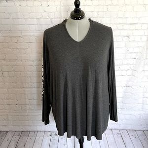 TORRID SIZE 4 LONG SLEEVE TEE SHIRT HOODIE, GRAY, FLORAL DESIGNS ON SLEEVES